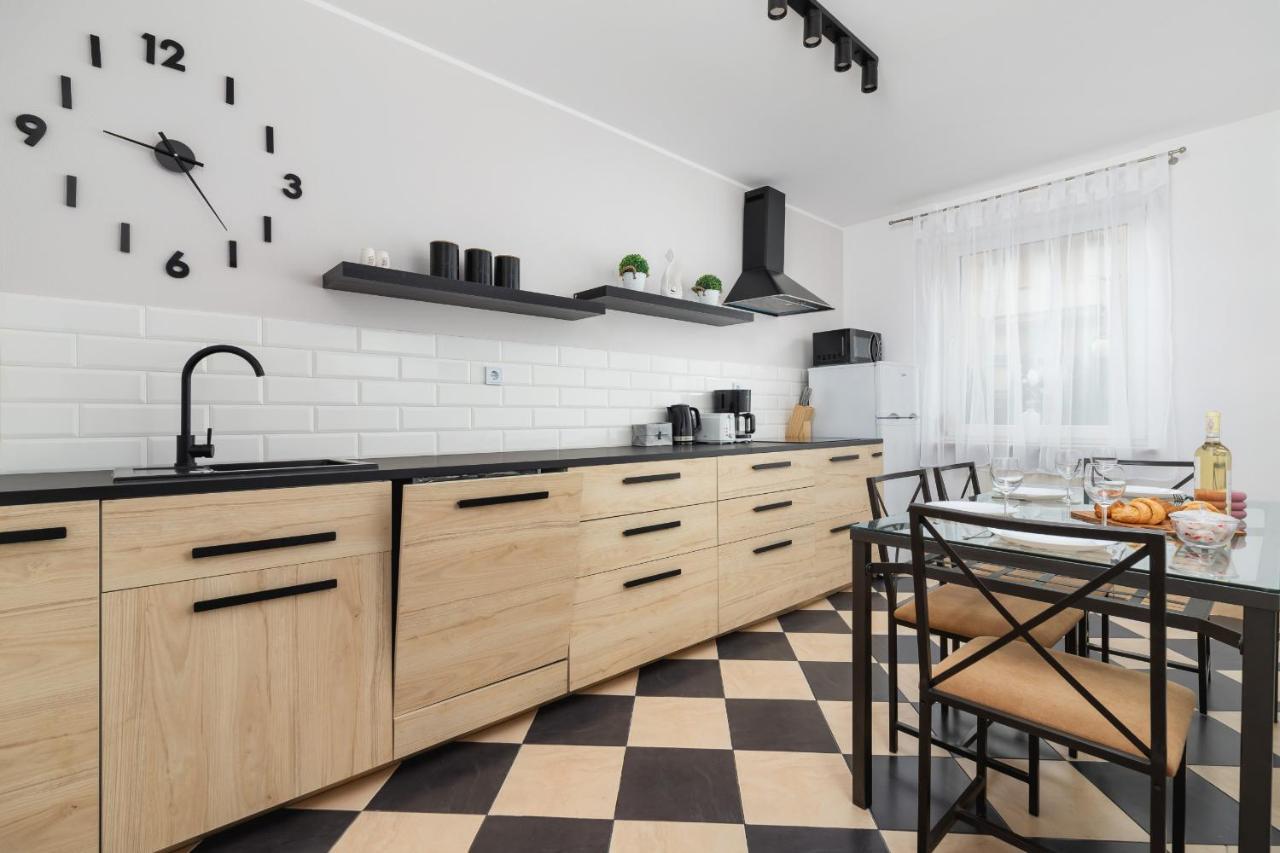 Pleasant Apartment With Terrace Cracow By Noclegi Renters Krasków Exterior foto