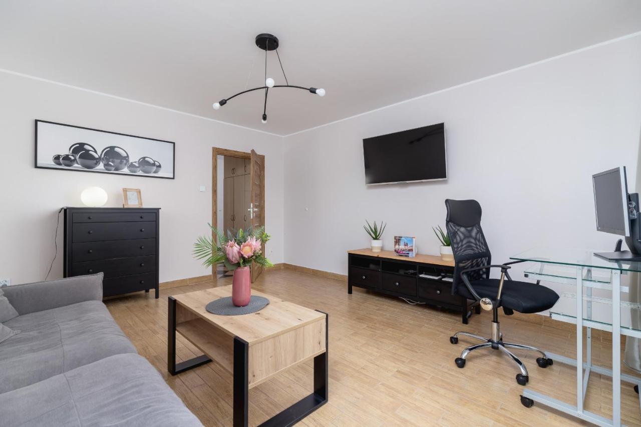 Pleasant Apartment With Terrace Cracow By Noclegi Renters Krasków Exterior foto