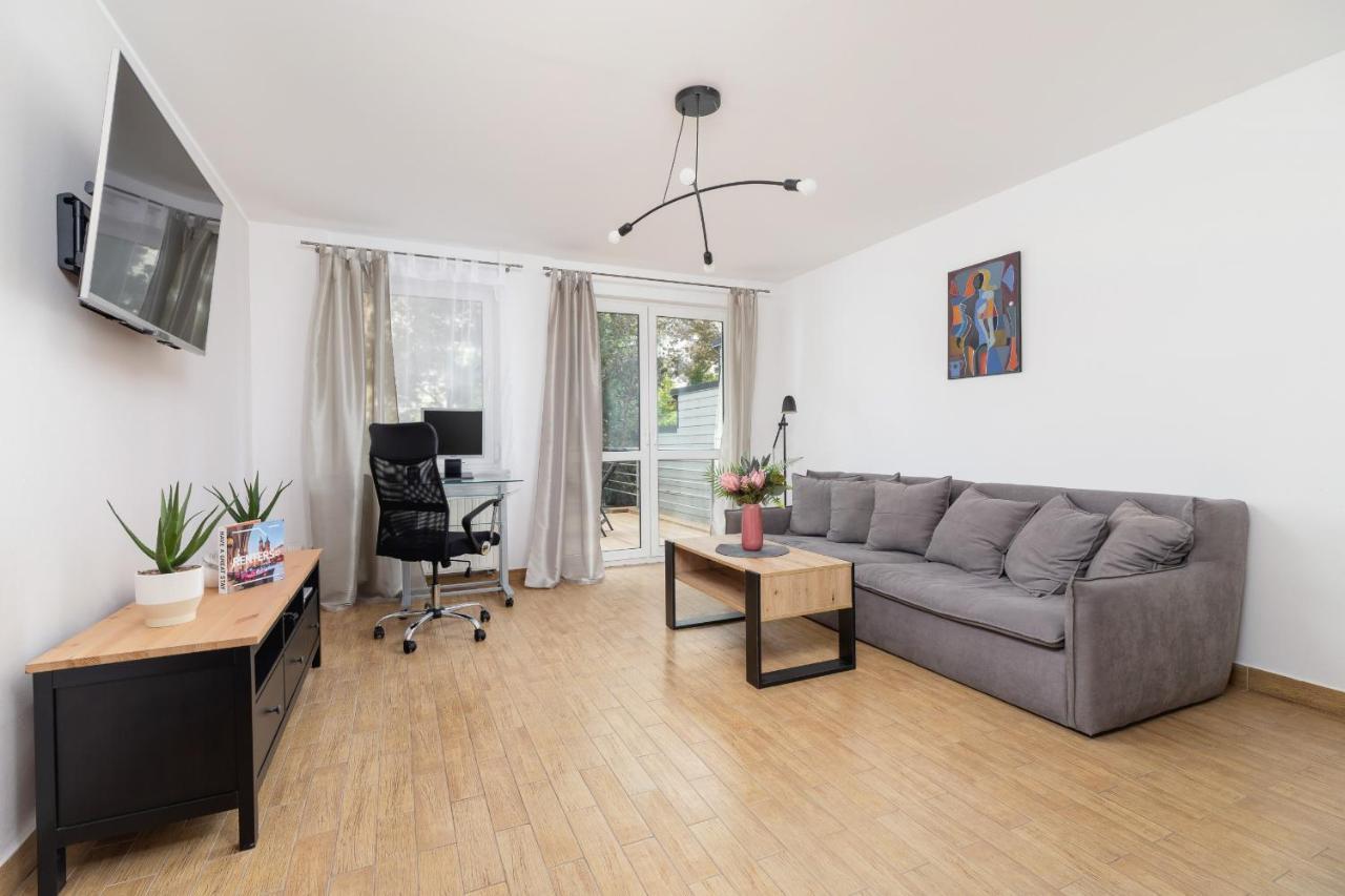 Pleasant Apartment With Terrace Cracow By Noclegi Renters Krasków Exterior foto